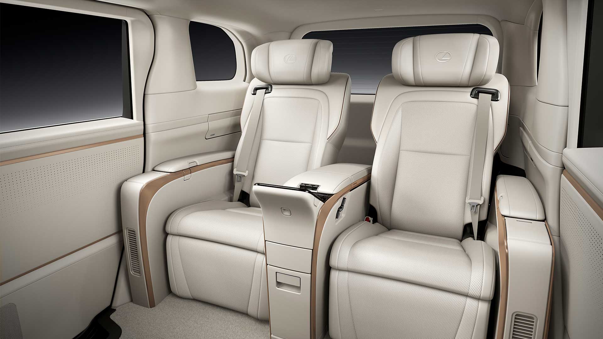 Lexus LM 500h.